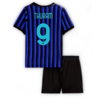 Stroje piłkarskie Inter Milan Marcus Thuram #9 Koszulka Podstawowej dla dzieci 2025-26 Krótki Rękaw (+ szorty)